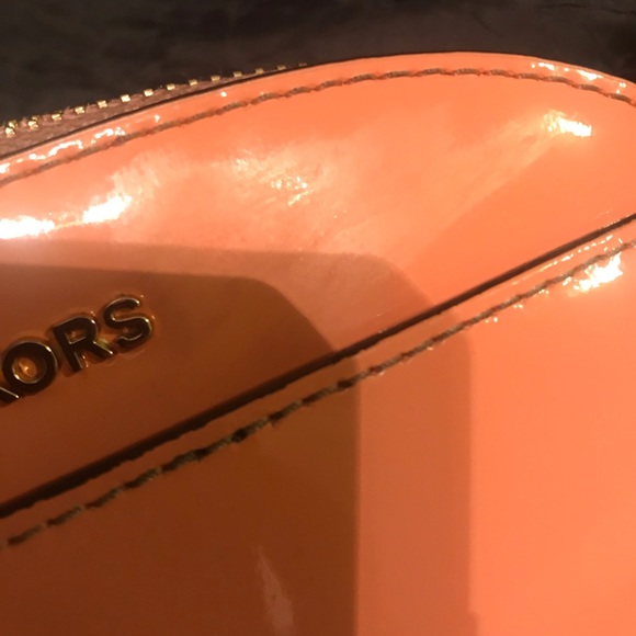 Michael Kors Emmy Crossbody - Patent Leather - Picture 6 of 8